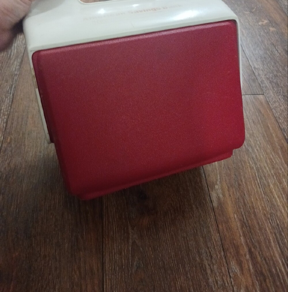 Igloo Red and White Retro Cooler - Picture 4 of 10